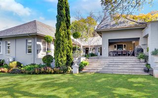 5 Bedroom House in Melrose