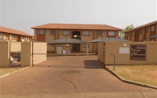 2 Bedroom Apartment in Rensburg