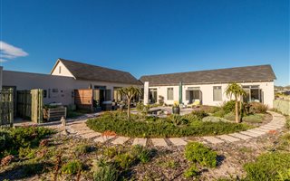 3 Bedroom Cluster in Noordhoek