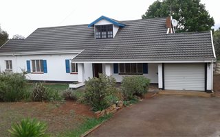 3 Bedroom House in Hayfields
