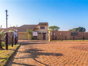 3 Bed Townhouse in Veld En Vlei