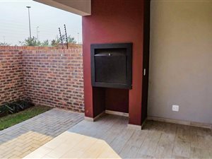 3 Bed Townhouse in Doornpoort and surrounds