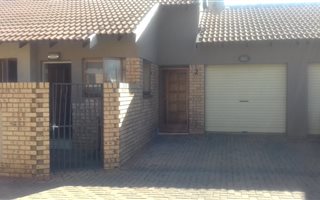 2 Bedroom Townhouse in Middelburg South