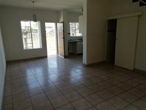 2 Bed Townhouse in Van Riebeeck Park