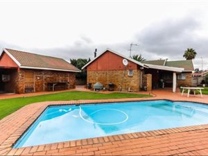 3 Bed House in Falcon Ridge