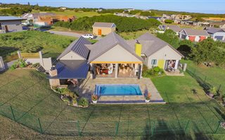 3 Bedroom House in Sardinia Bay