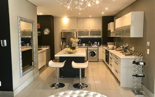 4 Bedroom Apartment in Riepen Park