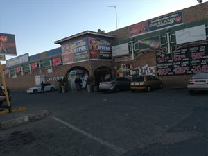Retail space in Leondale