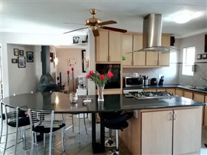 4 Bed Townhouse in Langenhoven Park