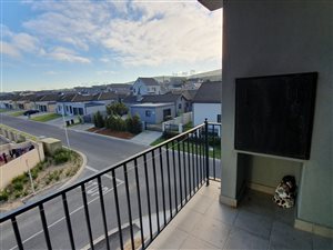 2 Bed Apartment in Burgundy Estate