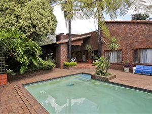 4 Bed House in Moret
