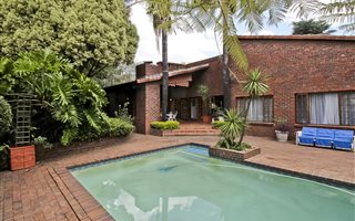4 Bedroom House in Moret