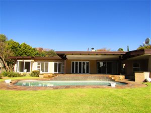 5 Bed House in Bryanston West