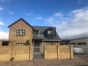 4 Bed House in Weltevreden Valley