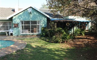 4 Bedroom House in Kookrus