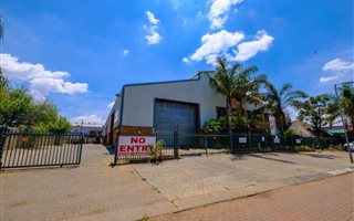 1928 m² Industrial space in Gateway Industrial Park