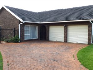 4 Bed House in Edelweiss