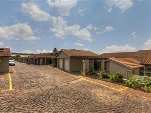 3 Bed Simplex in Corlett Gardens