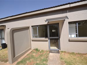 2 Bed House in Krugersdorp Central