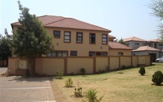 6 Bedroom House in Valleyview Estate