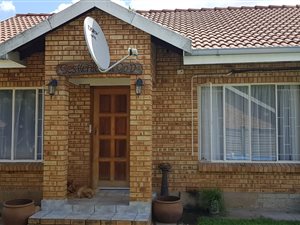 3 Bedroom House in Oos-Einde