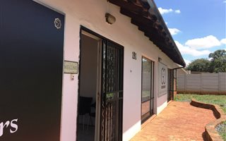 275 m² Office Space in Villa Rosa