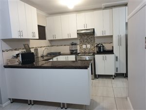 2 Bed Garden Cottage in Rowallan Park and surrounds