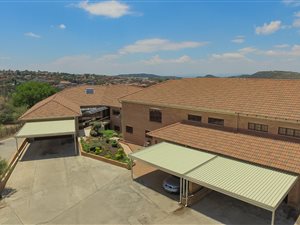 4 Bedroom Simplex in Winchester Hills
