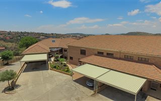 4 Bedroom Simplex in Winchester Hills