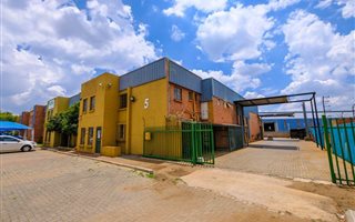 412 m² Industrial space in Hennopspark