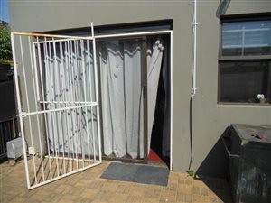 1 Bed Garden Cottage in Rhodesfield