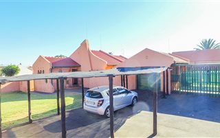 3 Bedroom House in Klopperpark