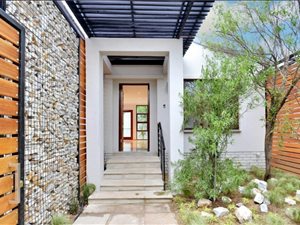 3 Bed House in Mill Hill