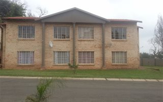 2 Bedroom Flat in Waterval East