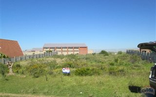 744 m² Land available in C Place
