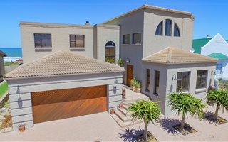 5 Bedroom House in Yzerfontein
