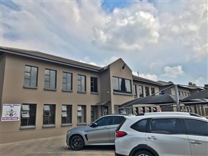 230 m² Commercial space in Lakefield