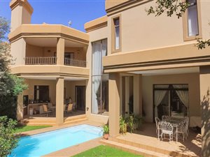 4 Bed House in Silver Lakes Golf Estate