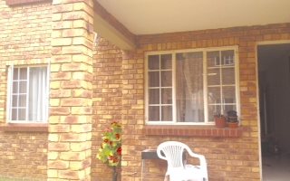 1 Bedroom Townhouse in Die Hoewes
