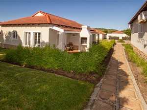 2 Bed Apartment in Keurboomstrand