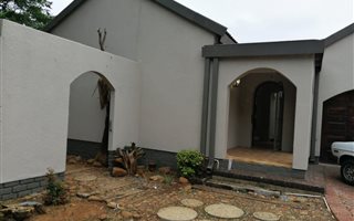4 Bedroom House in Grimbeek Park
