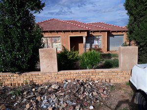 4 Bed House in Lethlabile