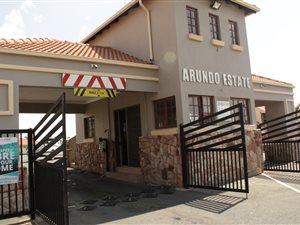 2 Bedroom Flat in Arundo Estate