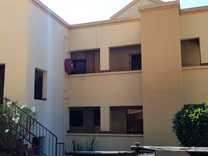 2 Bed Apartment in Constantia Kloof