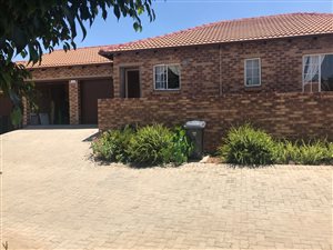 3 Bed Townhouse in Rooihuiskraal North