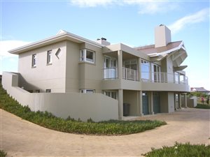 3 Bed House in Dana Bay