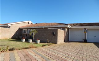 3 Bedroom Duet in Hartenbos Heuwels