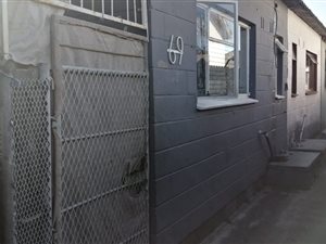 2 Bed House in Elsies River
