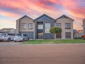 5 Bed House in The Meadows