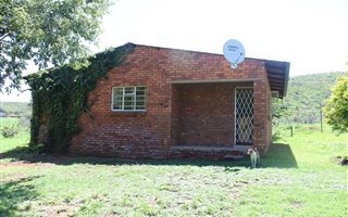 300 m² Farm in Brits